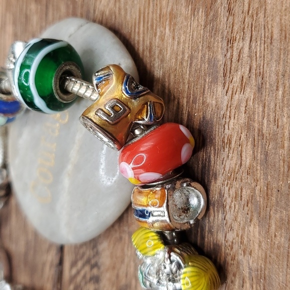 Football spirit charm bracelet B3213 - Picture 2 of 4